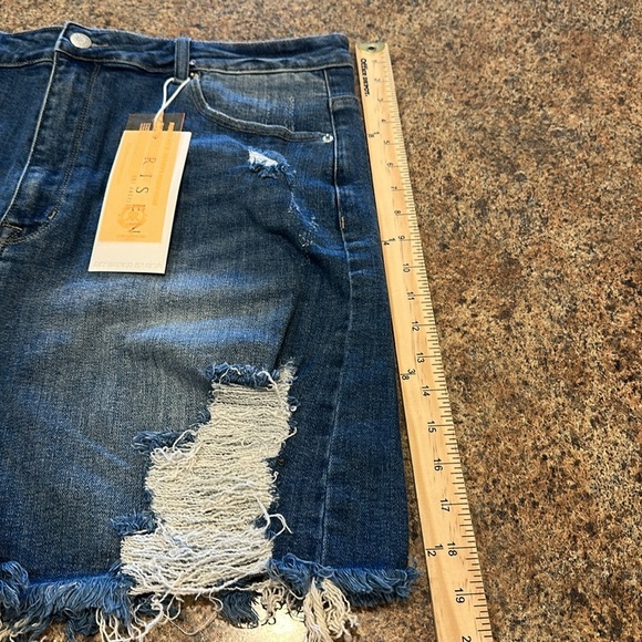 Risen Curvy Max HR Shorts Size 2XL Medium Wash High Rise Distressed NEW - Picture 15 of 15